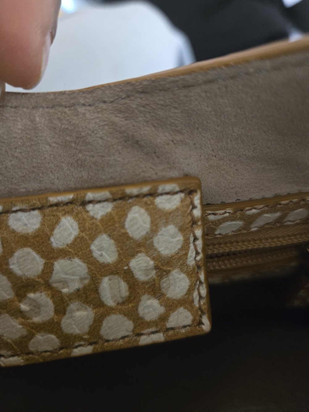 STAUD Beige and White Pebbled Shoulder Bag - Picture 5 of 9